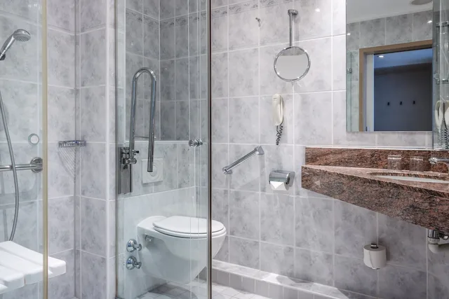 غرفة قياسية بسريرين منفصلين، Crowne Plaza Frankfurt Congress Hotel 8/8