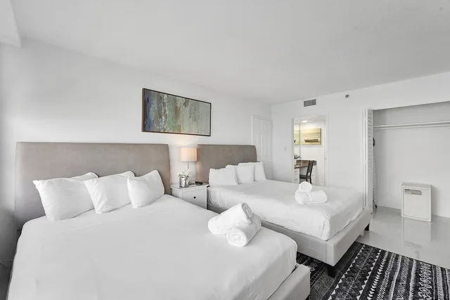 شقة سكنية مريحة بسريرين كوين وسريرين منفصلين مع أريكة في طابق مرتفع، The Alexander All Suite Oceanfront Resort 2/3