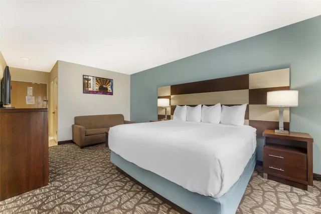 جناح بسرير كينج مع أريكة بحوض جاكوزي بحوض استحمام، Best Western Joliet Inn & Suites 3/10