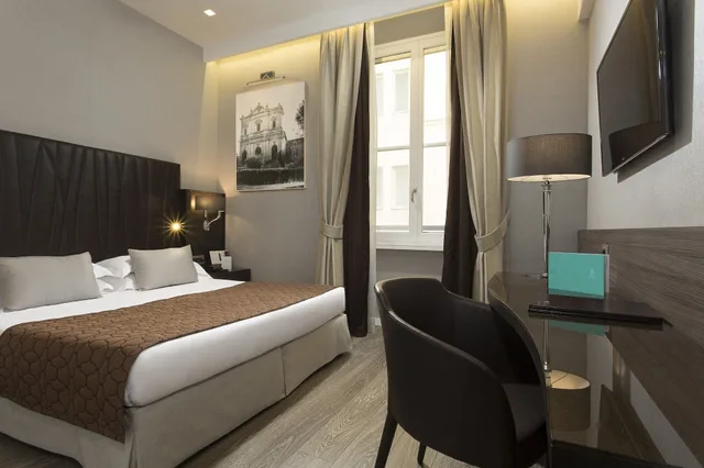 Room, Single, Queen Bed, Artemide Hotel 1/4
