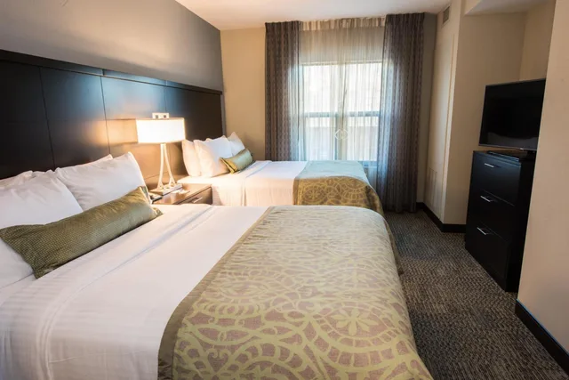 جناح بسرير كوين بغرفة نوم واحدة لذوي الإعاقة، Staybridge Suites Albany Wolf Rd Colonie Center 1/6