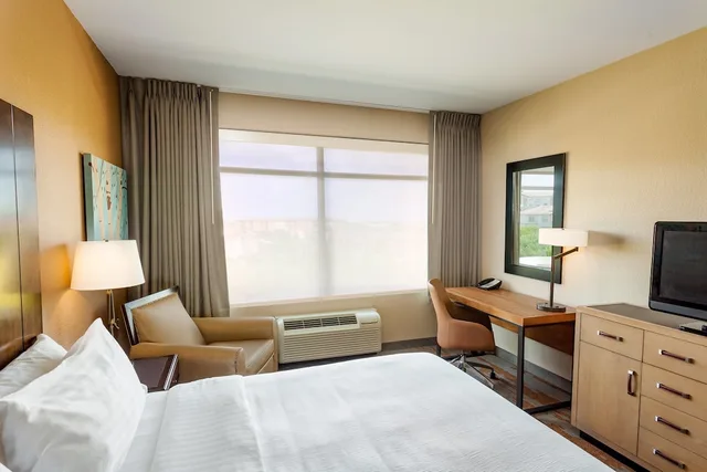 غرفة قياسية بسريرين كوين، Holiday Inn San Antonio Seaworld, an IHG Hotel 1/5