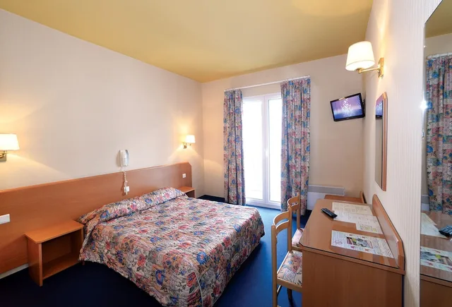 Standard, Single, Double Bed, Gloria & Avenue Hotel 2/3