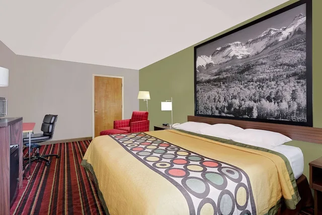غرفة أساسية بسرير كوين، Super 8 by Wyndham Denver Central 1/3