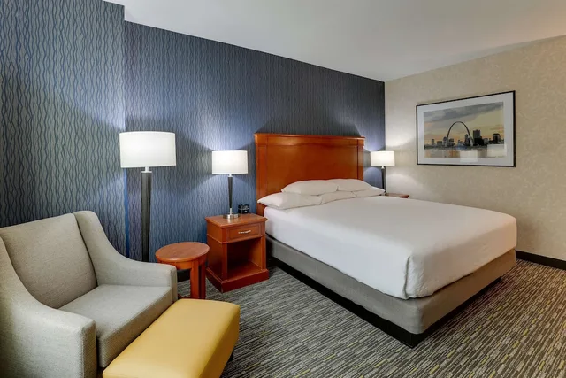 غرفة بسرير كينج، Drury Inn and Suites St Louis Arnold 3/4