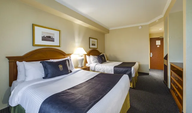جناح تنفيذي بسريرين كوين، Monte Carlo Inn Toronto West Suites 1/7