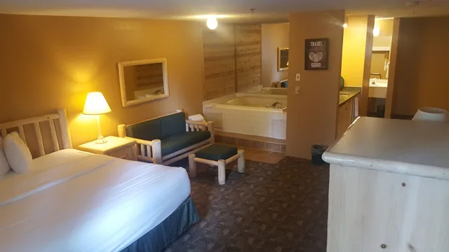 Studio, Suite, King Bed, Baymont by Wyndham Coeur d'Alene 1/2
