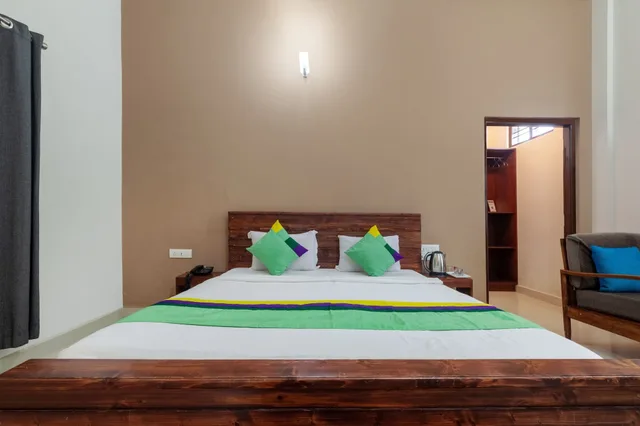 غرفة قياسية بسرير كوين، Treebo Vrindavan Coorg 4/5