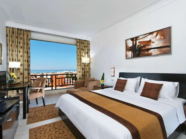 غرفة بريميوم بسريرين منفصلين بإطلالة على البحر، Movenpick Resort El Sokhna 7/10