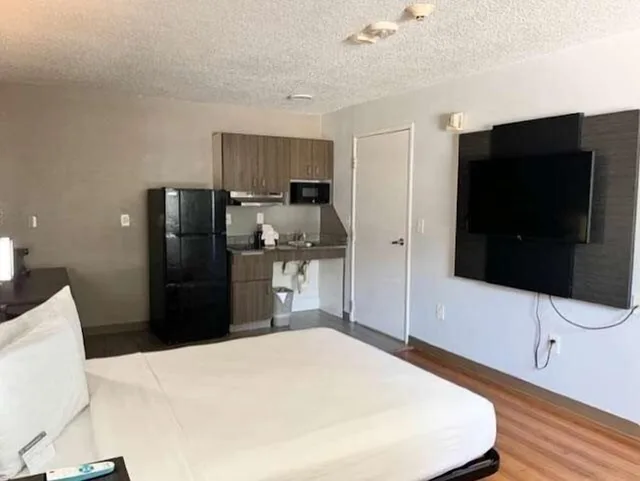 غرفة قياسية بسرير كوين لذوي الإعاقة، Studio 6 Extended Stay - Austin, TX - Midtown 6/10