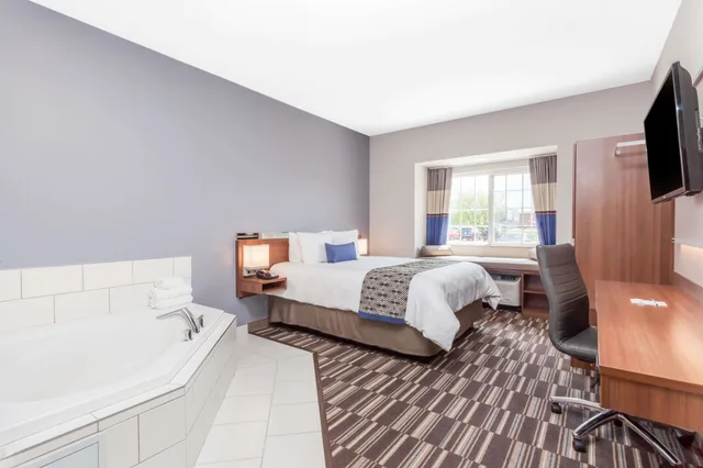 Studio, Suite, Queen Bed, Jetted Tub, Microtel Inn & Suites By Wyndham Sault Ste. Marie 6/10