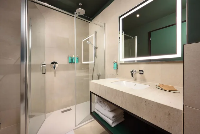 غرفة ديلوكس بسرير مزدوج مع أريكة، Novotel Zagreb 4/5