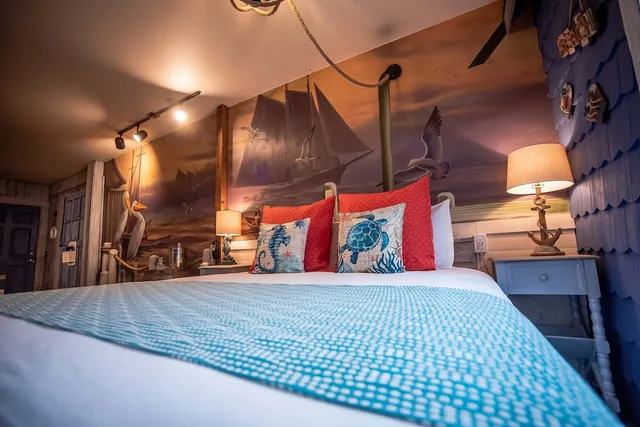 Room, King Bed, Side Ocean View, Anniversary Inn - Boise 2/3