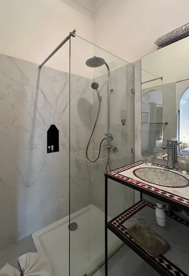 غرفة كومفورت بسرير كوين بحمام خاص، Riad Jnan el Cadi 2/4