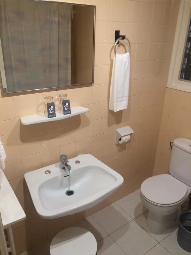 غرفة مفردة، Bell Aire Hotel 6/8