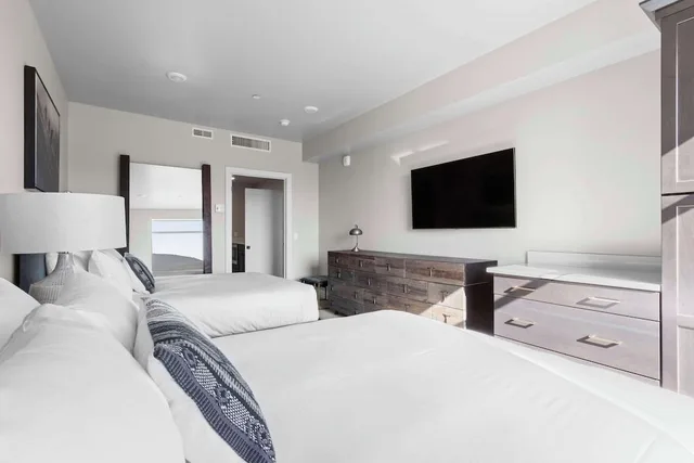 Standard, 2 Queen Beds, Black Rock Mountain Resort 3/7