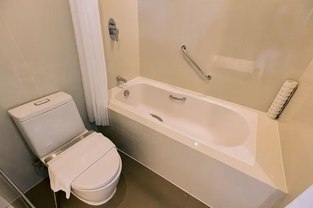 جناح بسرير كينج بإطلالة على البحر بغرفة نوم واحدة، Arterra Hotel and Resort 6/8