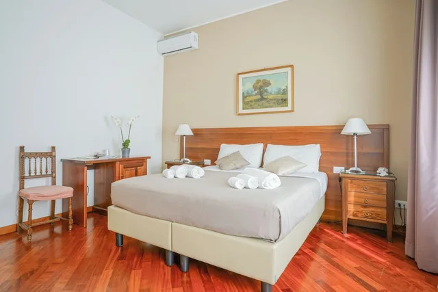 Room, Twin Beds, ST MORITZ 3/10