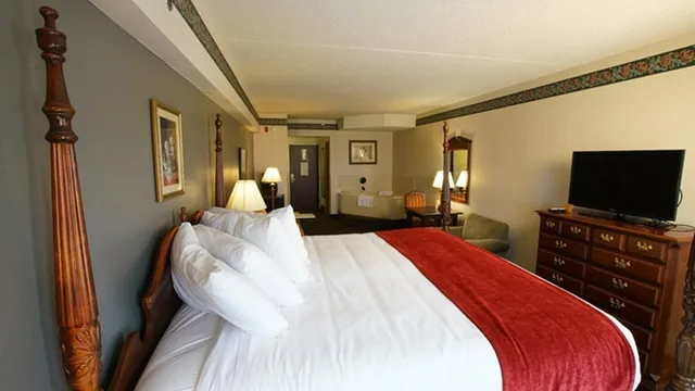 جناح بسرير كينج بحوض جاكوزي، Hotel Grand Victorian 1/10