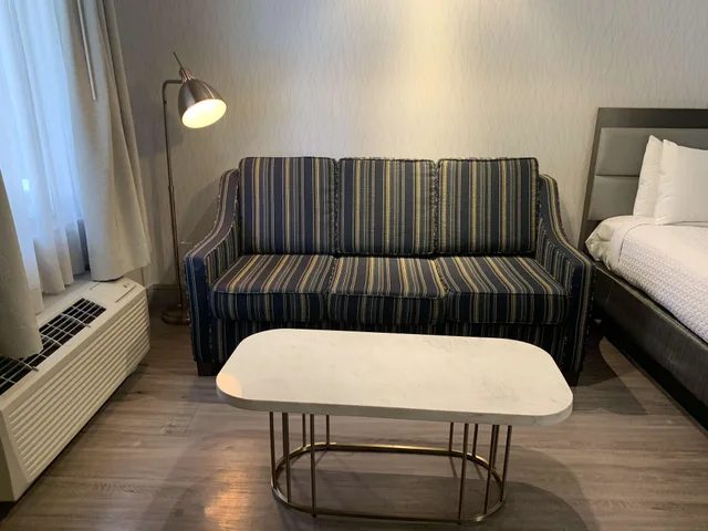 غرفة قياسية بسريرين كوين مع أريكة، Best Western Plus Executive Suites 9/10