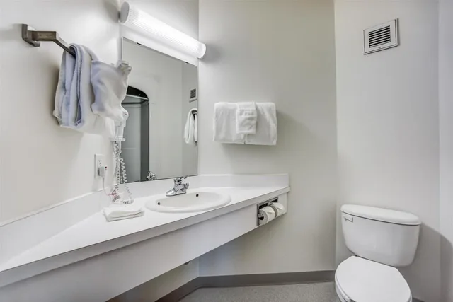 غرفة بسرير كوين لغير المدخنين، Motel6 Red Deer, AB 5/5