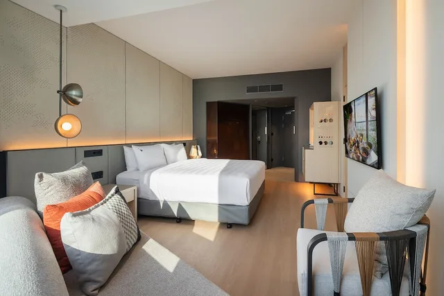 Renovated, Deluxe, Twin Beds, Sea View, Hard Rock Hotel Pattaya 2/8