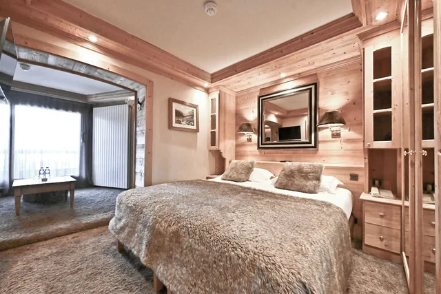 غرفة كلاسيكية بإطلالة على الجبل بمنطقة جلوس، Hôtel Tsanteleina 1/9