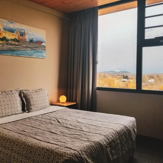 غرفة بسرير مزدوج بإطلالة على الجبل، America Del Sur Hostel el Calafate 2/7