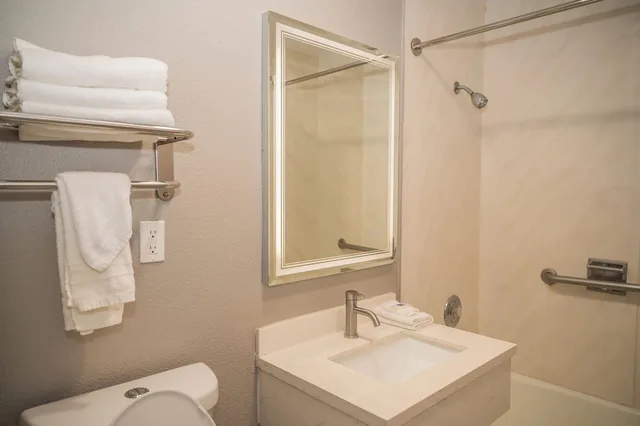 Standard, Queen Bed, Motel6 Soledad, CA 6/8