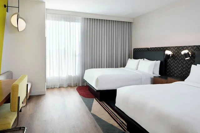 غرفة بسريرين كوين لذوي الإعاقة، Hotel Celare, Cincinnati Midtown, a Tribute Portfolio Hotel 1/3