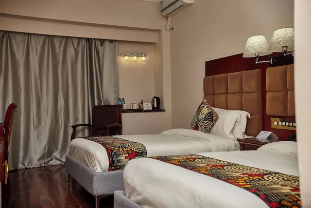 غرفة قياسية بسريرين منفصلين بإطلالة على المدينة، Best Western Plus Paramount Hotel 1/7