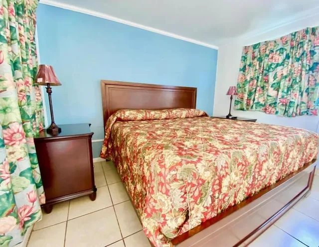 غرفة بسرير كوين، Glades Motel 2/3