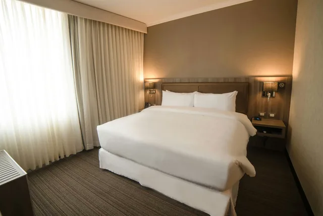 جناح بسرير كينج بإطلالة على البحر، DoubleTree by Hilton Trujillo 1/3