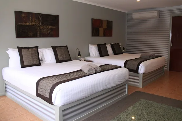 Spa, Deluxe, 2 King Beds, Kitchenette، Bairnsdale Motel 2/4