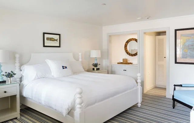 Village, King Bed، Baron's Cove 1/3