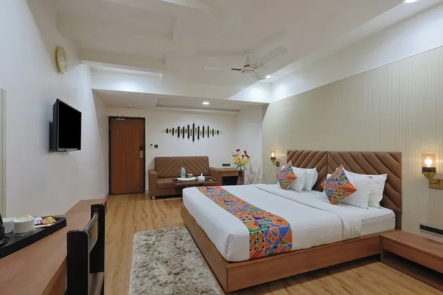غرفة ديلوكس بسرير مزدوج، HOTEL AMBASSADOR VADODARA 7/10