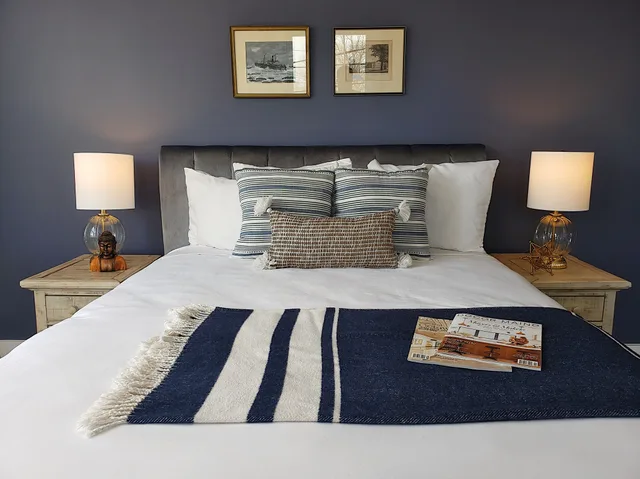 Room, Queen Bed, Little Fig Hotel 1/3