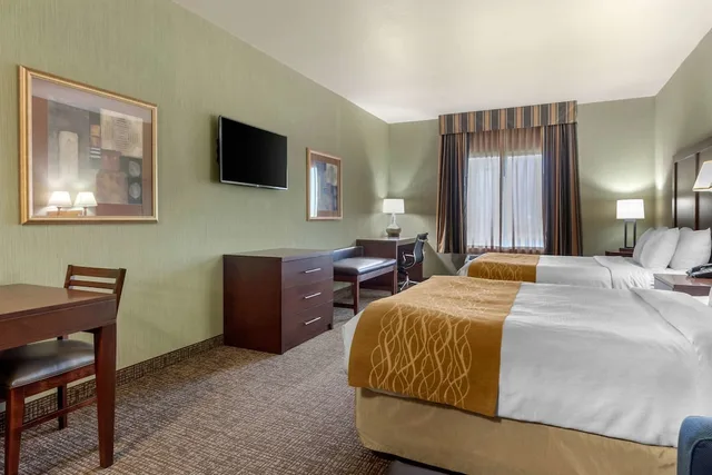 جناح، Comfort Inn & Suites Mitchell I-90 4/6
