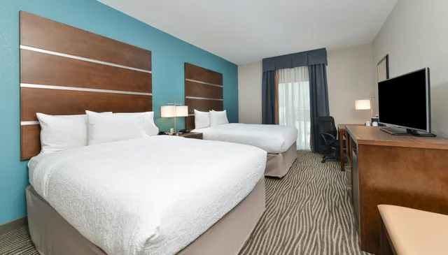غرفة بسريرين كوين لذوي الإعاقة، Hampton Inn Suites Des Moines Downtown 3/4