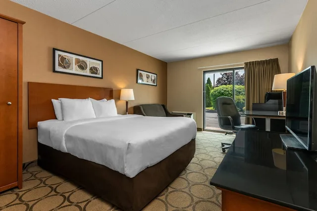 غرفة قياسية بسرير كوين مع أريكة، Clarion Pointe Campbellton 3/5