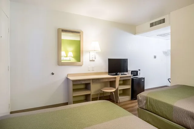 Standard, 2 Double Beds, Motel6 Pueblo, CO - I-25 3/5