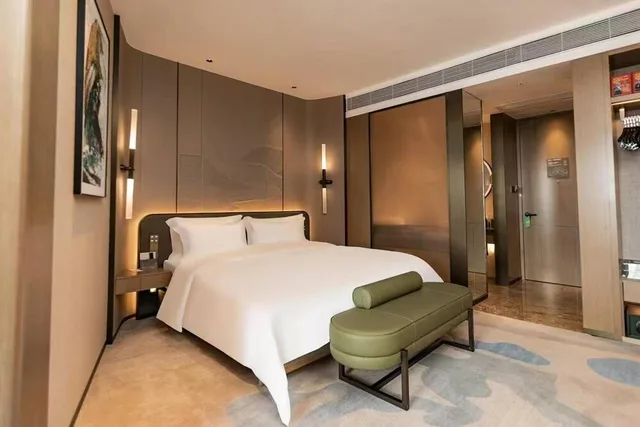 Business, King Bed, Wyndham Garden Gaozhou 1/1