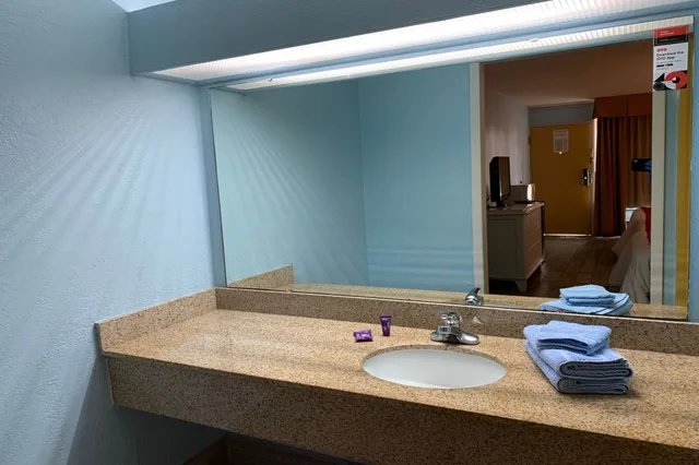 غرفة بسريرين مزدوجين، OYO Hotel Dundee By Crystal Lake 9/10