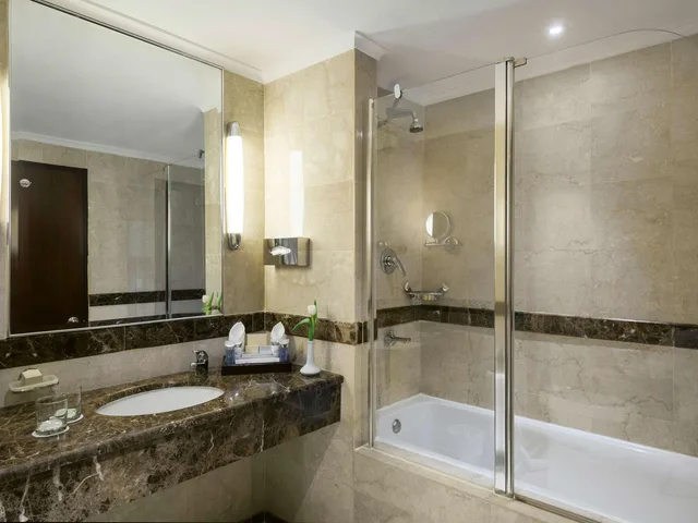 جناح تنفيذي بسرير كينج بغرفتي نوم، أنوار المدينة موفنبيك(Anwar Al Madinah Movenpick) 6/8