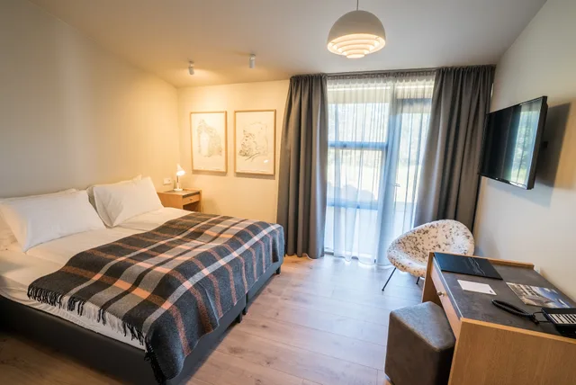 غرفة سوبيريور بسرير كينج مع أريكة، Hotel Husafell 1/2