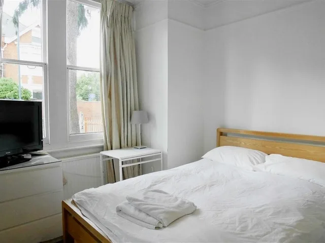 Standard, Double Bed, Kew Rooms 2/10