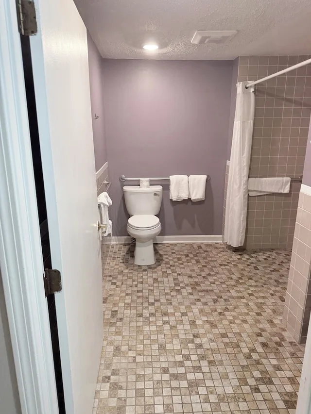 Basic, Single, King Bed, Accessible, Knights Inn Danvers 8/8