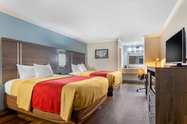 Standard, 2 Queen Beds, Accessible, Econo Lodge Byron - Warner Robins 2/3