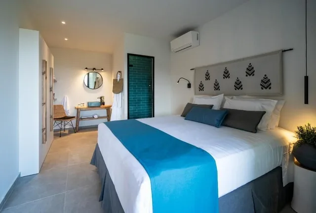 جناح ديلوكس بسرير كوين بإطلالة على البحر مع أريكة، Pignolia Suites - Adults Only 1/5