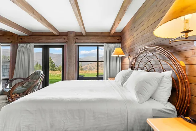 Garden, Queen Bed, Patio، Sun Mountain Lodge 1/6